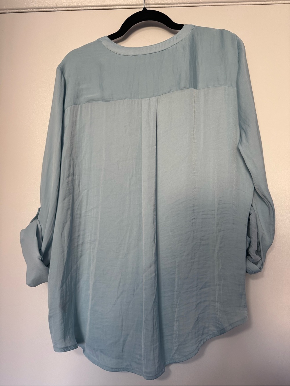 Simply Vera Vera Wang Light Blue V-Neck Utility Blouse - Picture 5 of 5